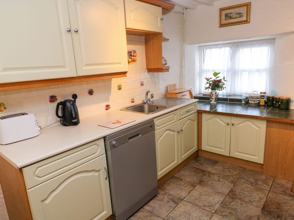 Dishwasher, cookware/dishes/utensils