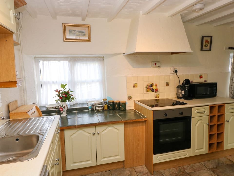 Dishwasher, cookware/dishes/utensils