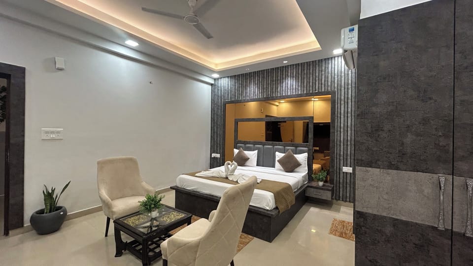 Premium Room With Balcony | WiFi (free)