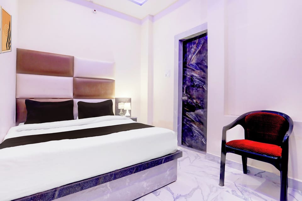 Desk, WiFi (free), bed sheets