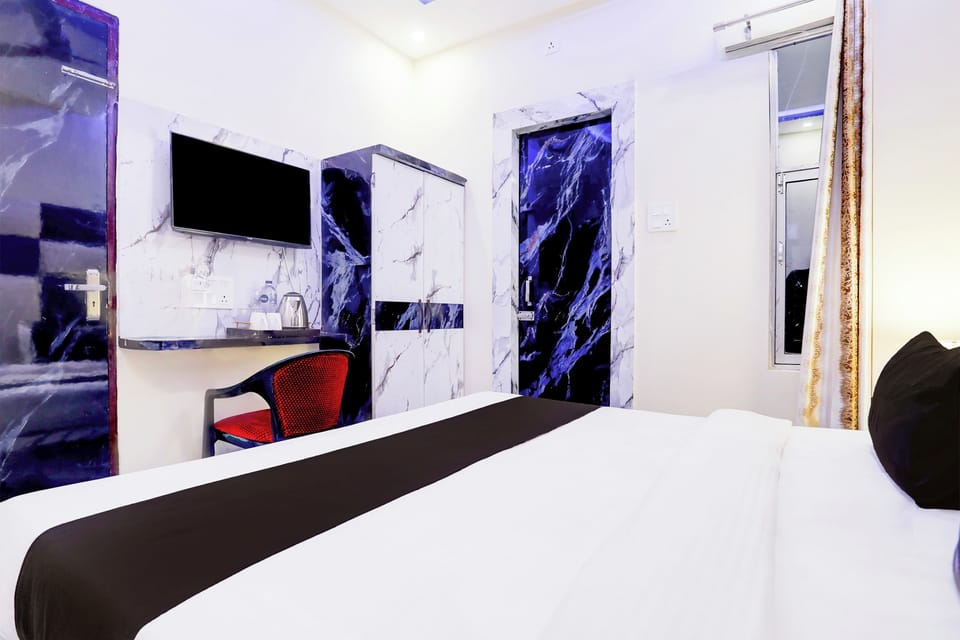 Desk, WiFi (free), bed sheets