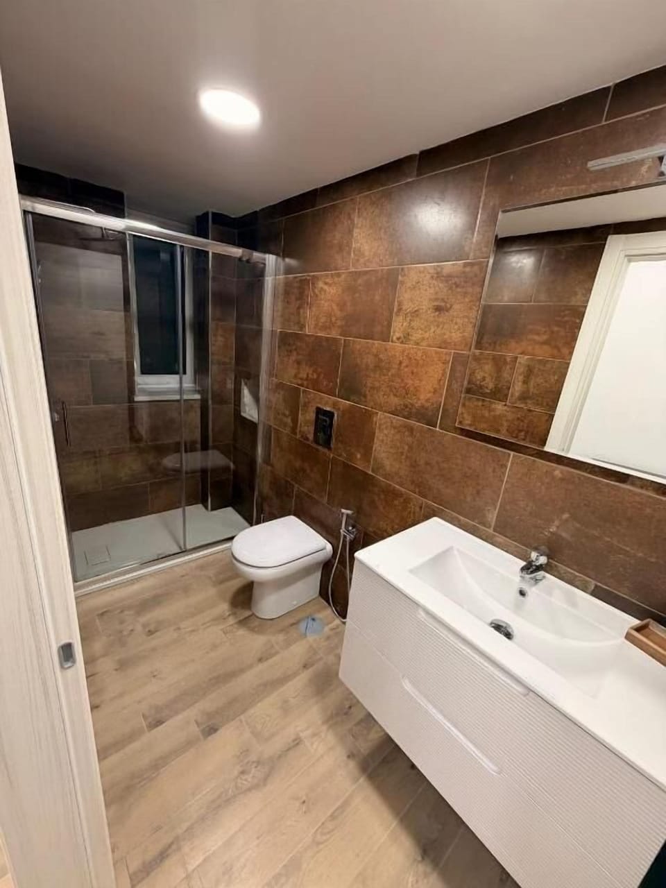 Twin Room, Courtyard View | Bathroom | Shower, free toiletries, hair dryer, towels