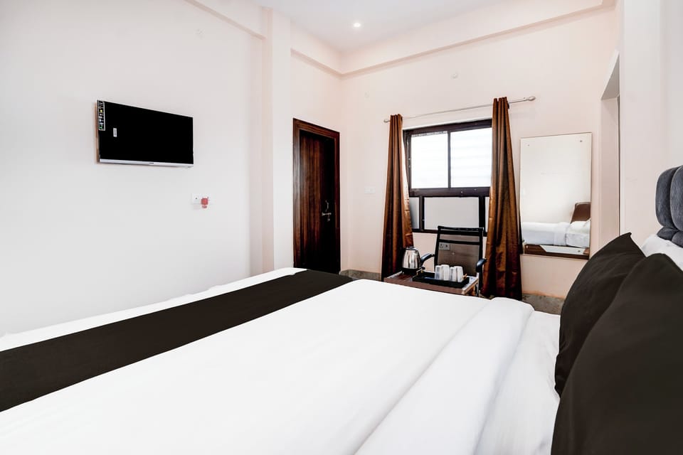 Desk, WiFi (free), bed sheets