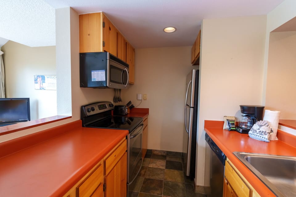 Studio | Private kitchen | Coffee/tea maker, fridge, oven, toaster