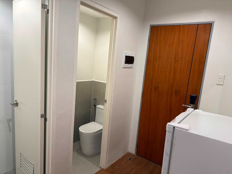 Deluxe Double Room | Bathroom | Shower, rainfall showerhead, bidet, towels