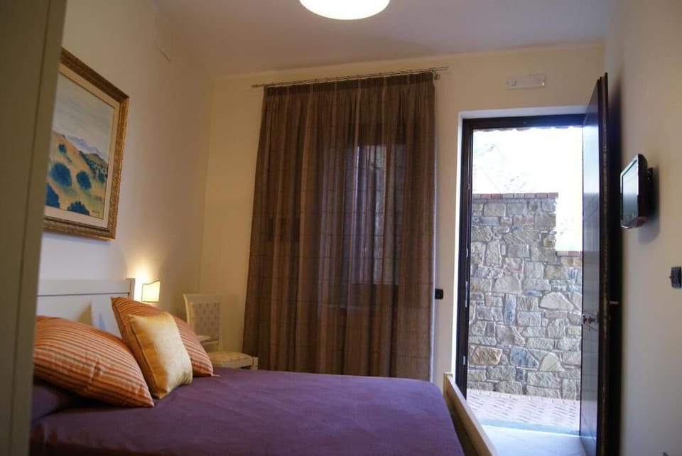 Triple Room | In-room safe, soundproofing, WiFi (free)