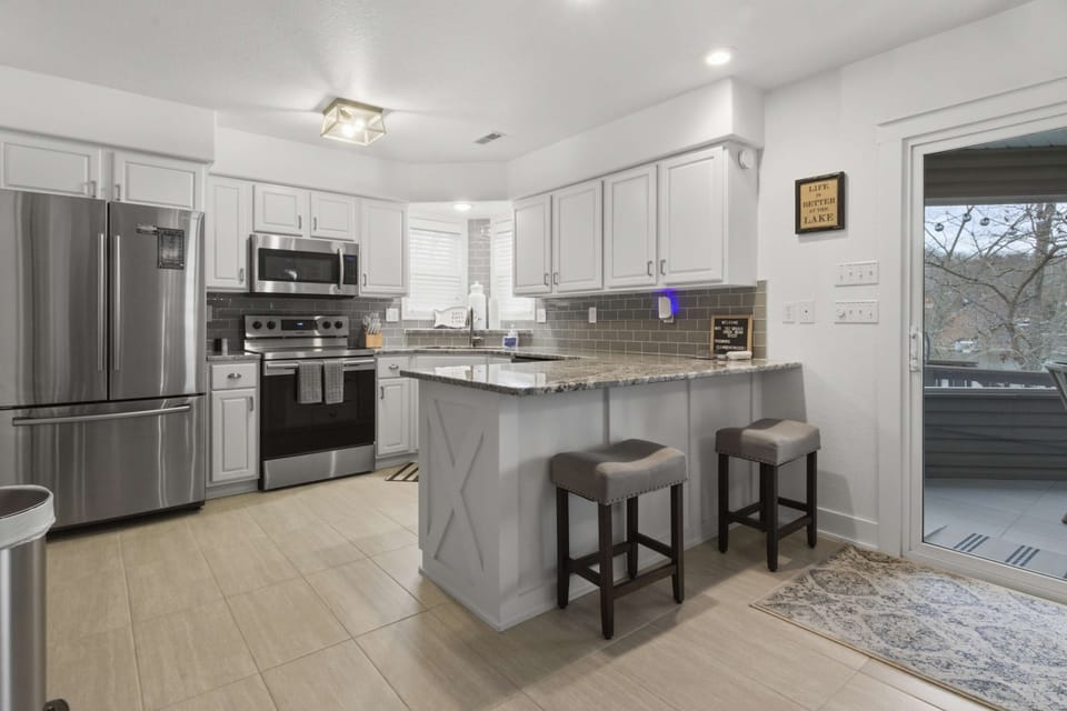 House, Multiple Beds (767 Brush Creek) | Private kitchen