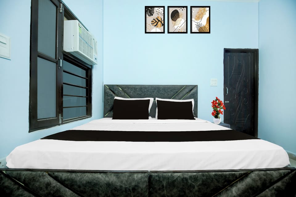 Desk, WiFi (free), bed sheets