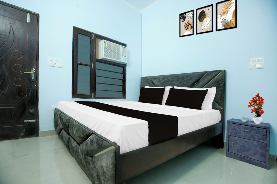Desk, WiFi (free), bed sheets