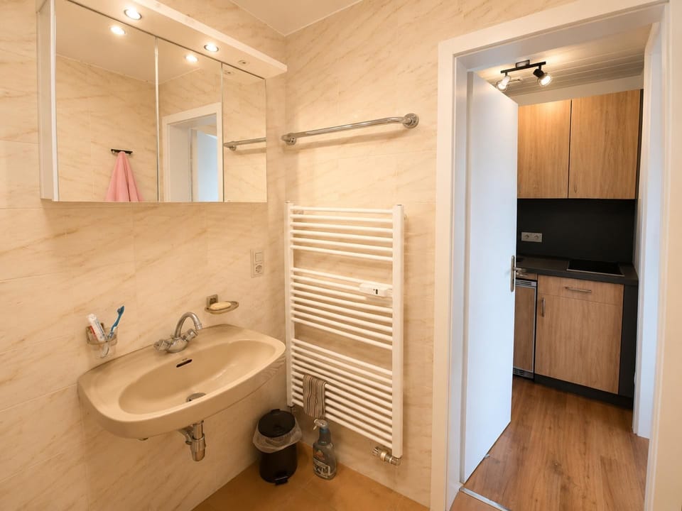 Shower, towels