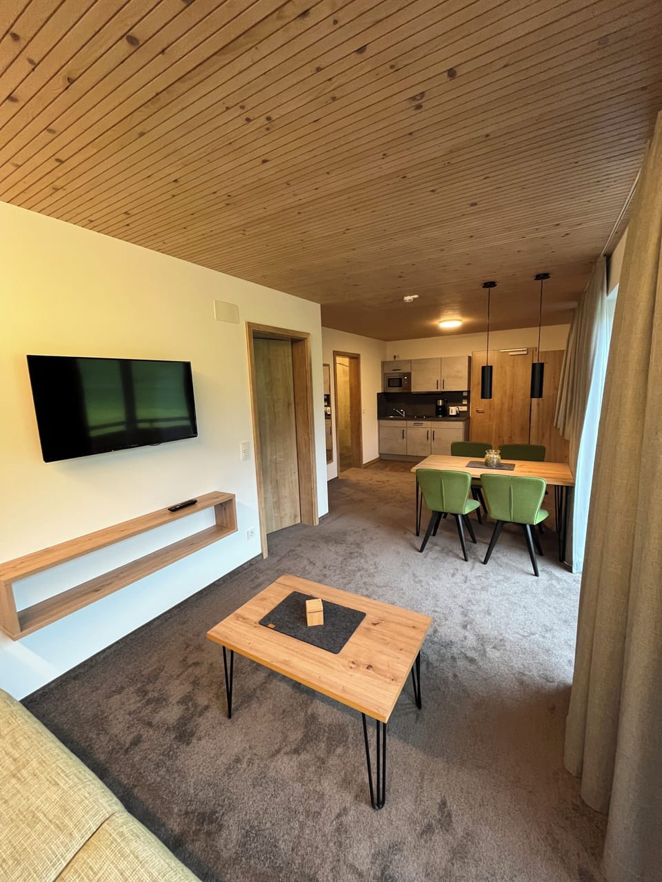Chalet, Balcony, Mountain View | In-room safe, blackout drapes, WiFi (free), bed sheets