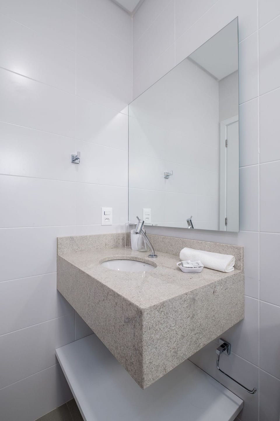 Basic Studio | Bathroom | Shower