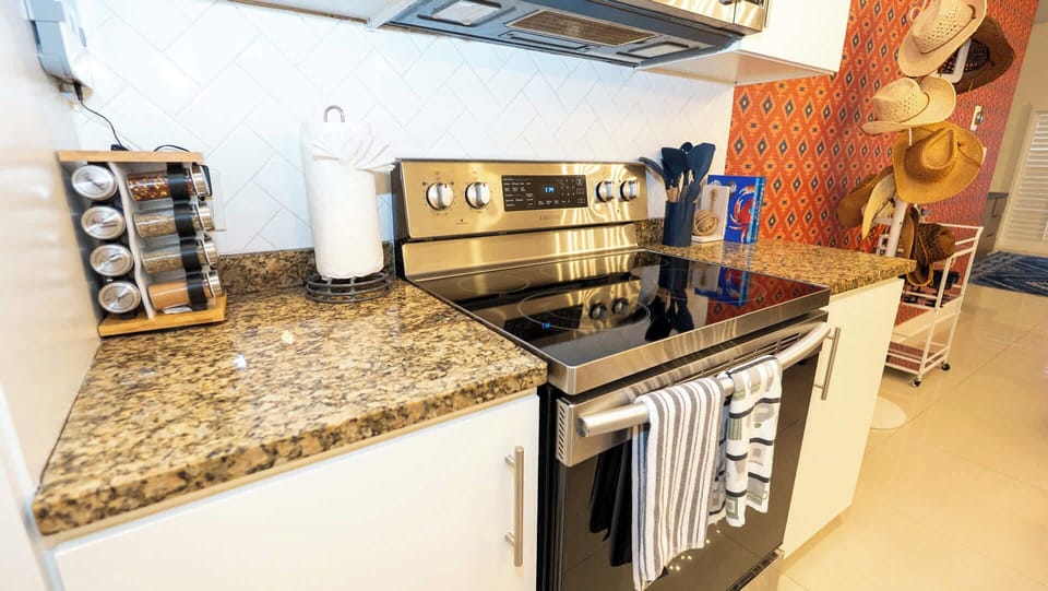 Apartment, Multiple Beds, Garden View (La Isla 206C) | Private kitchen