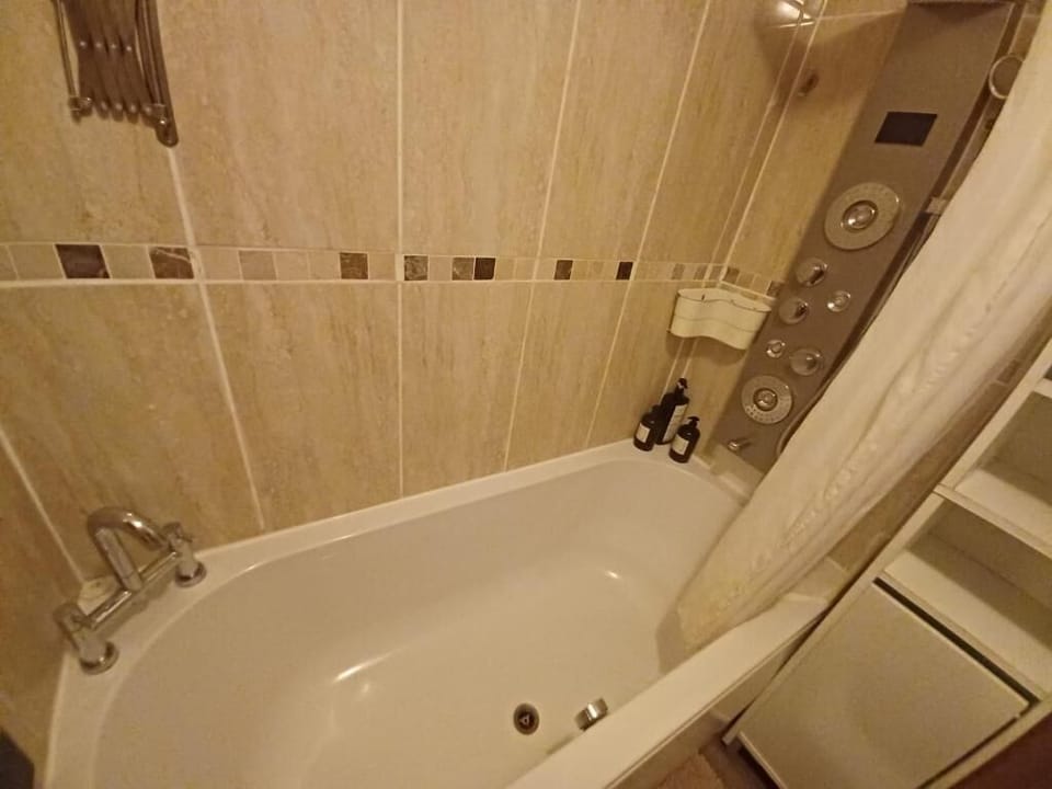 Deluxe Single Room, City View | Bathroom
