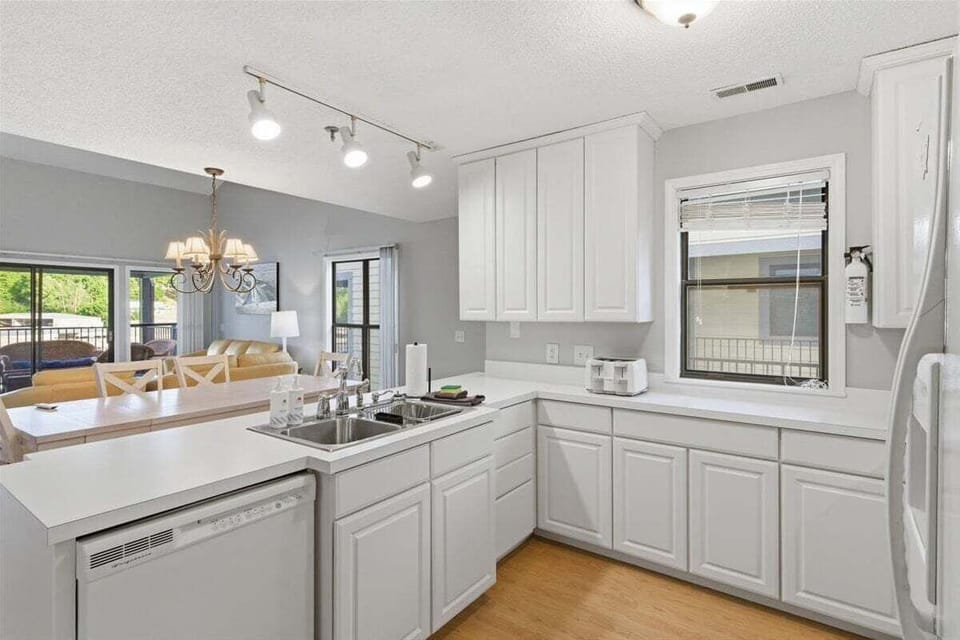 Condo, Multiple Beds (Captain's Hideaway) | Private kitchen