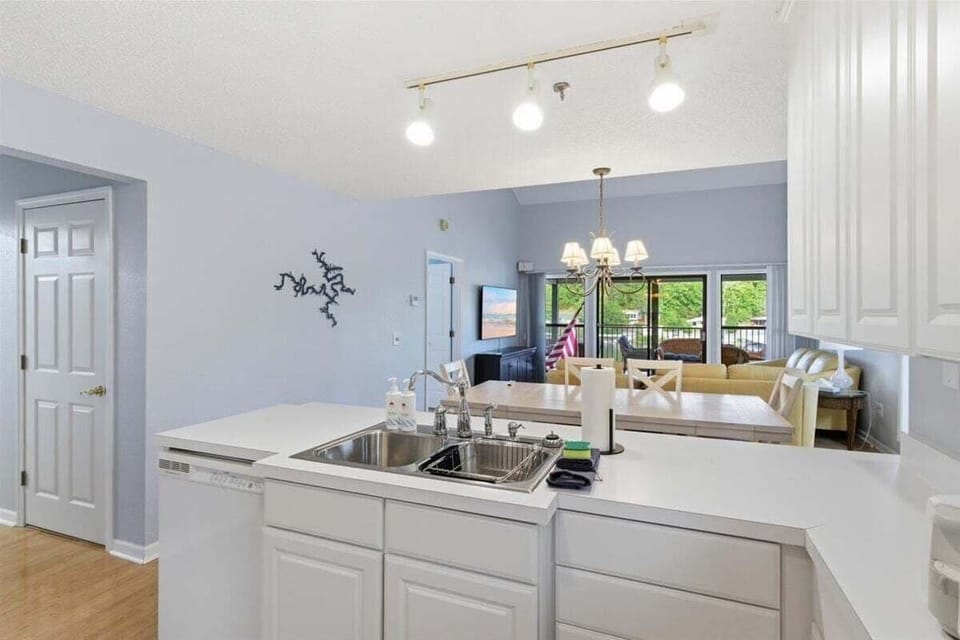 Condo, Multiple Beds (Captain's Hideaway) | Private kitchen