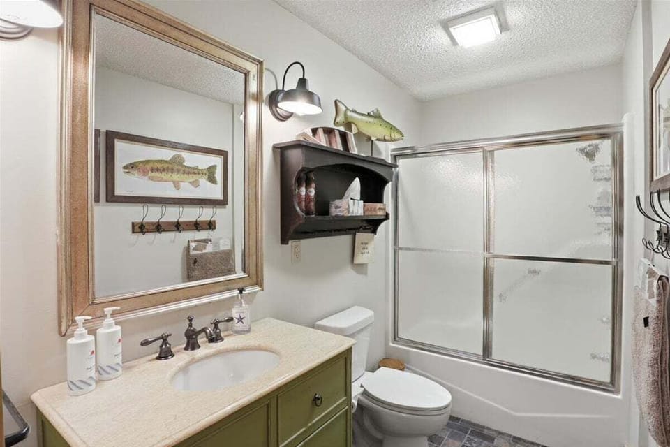 Byrde's Eye Quiet Cove w/ Boat Slip & PWC Slips - Amazing Views Apartment in Lake of the Ozarks