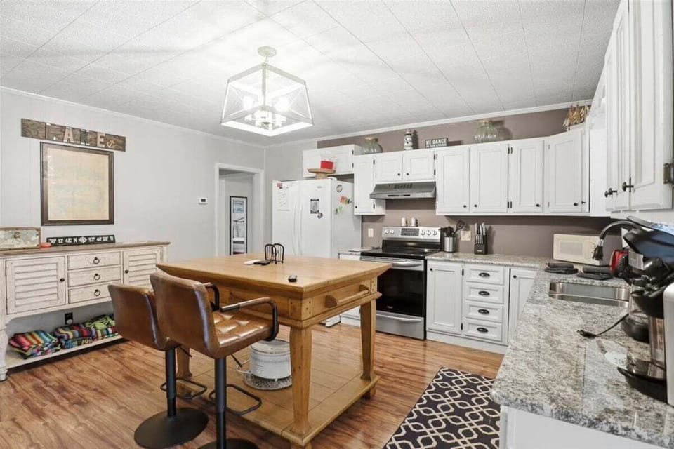 House, Multiple Beds (Place Loto) | Private kitchen
