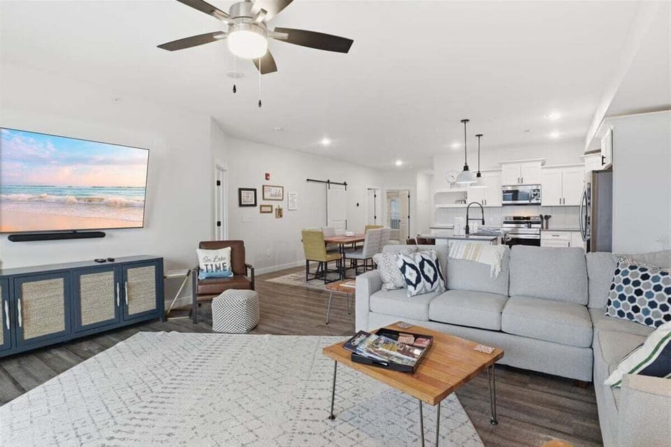 Condo, Multiple Beds (Niangua Sunset) | Living area