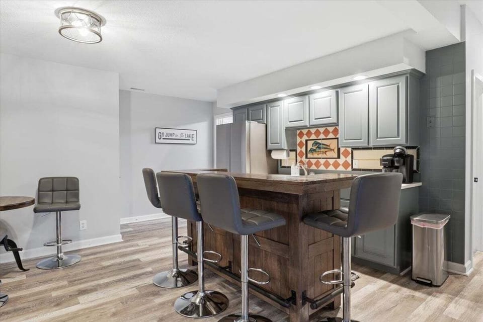 House, Multiple Beds (Blue Heron Hill) | Private kitchen