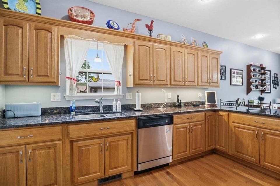 House, Multiple Beds (Jack's Hideaway) | Private kitchen