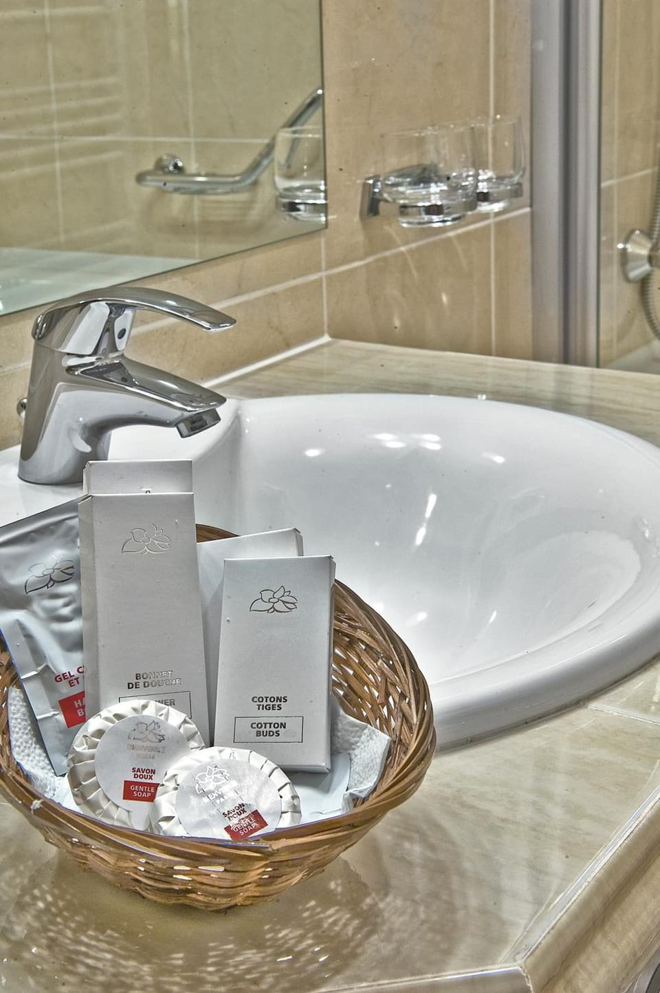 Combined shower/tub, hair dryer, slippers, towels