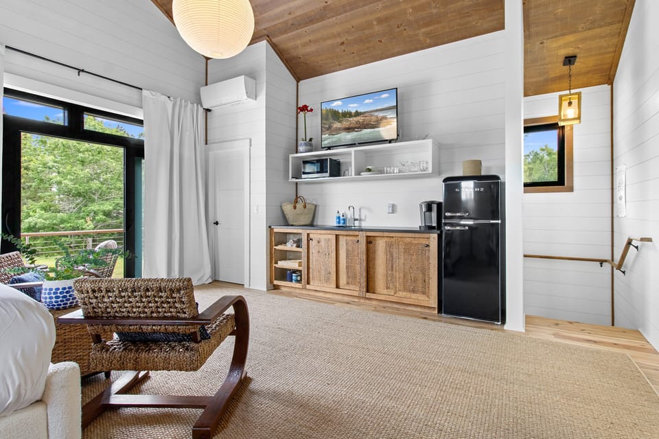 House, 1 King Bed (Layla at Salt Water Farm) | Living area