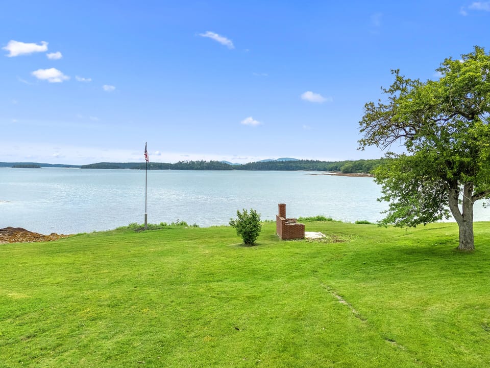 House, 1 King Bed (Maggie May at Salt Water Farm) | Water view