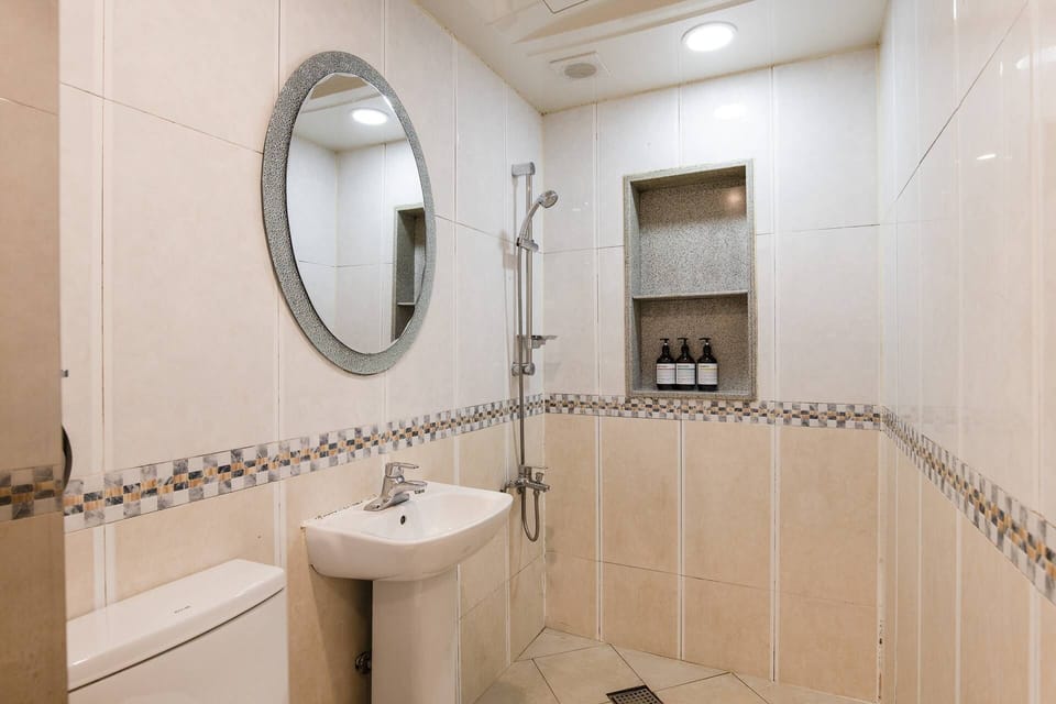 2PC Gaming Room | Bathroom | Hair dryer, heated floors (bathroom), towels, soap
