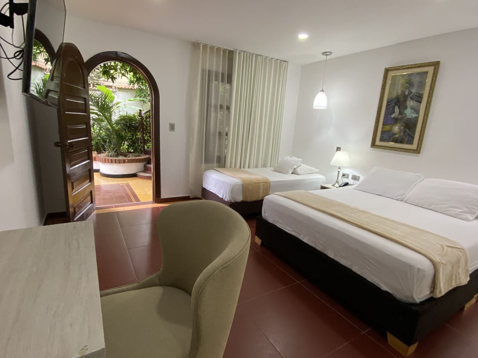 Shower, free toiletries, bathrobes, towels