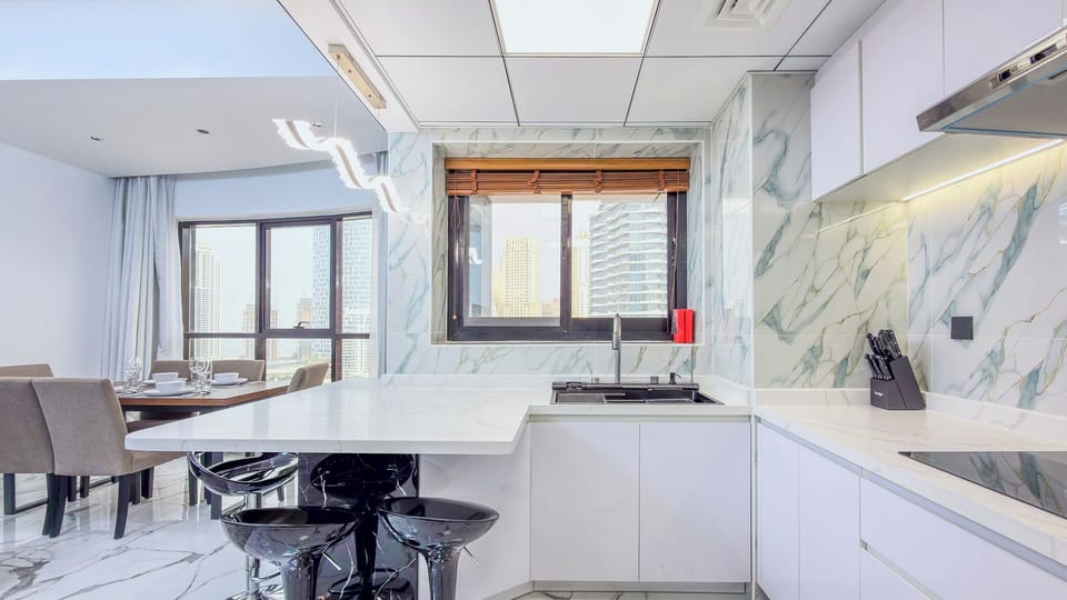 Deluxe Apartment, Balcony, Marina View | Private kitchen | Espresso maker, coffee/tea maker