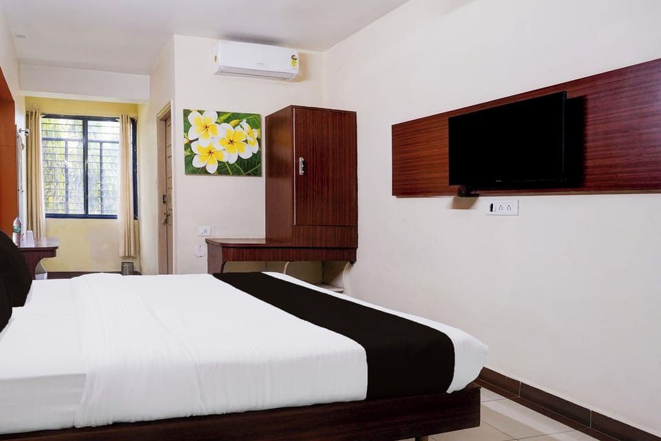 Desk, WiFi (free), bed sheets