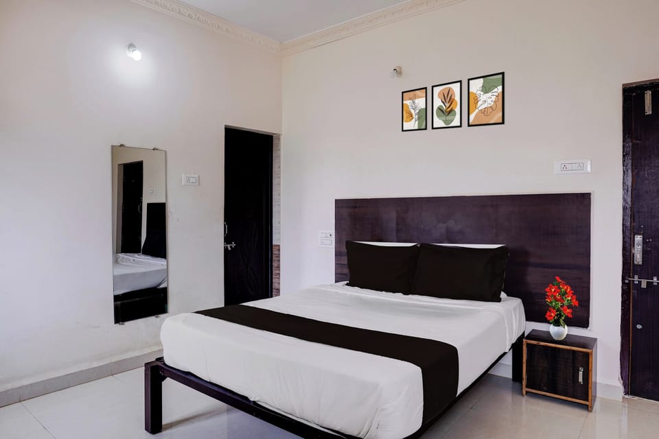 Classic Twin Room | Desk, WiFi (free), bed sheets