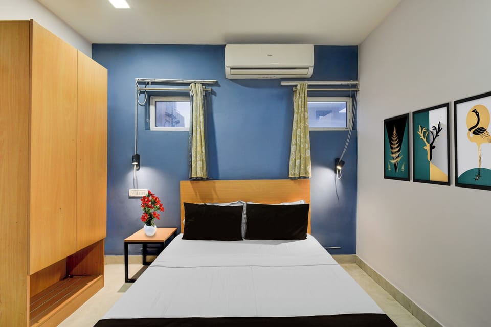 Deluxe Room | Desk, WiFi (free), bed sheets