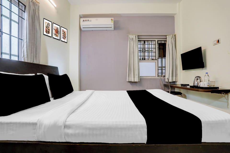 Desk, WiFi (free), bed sheets