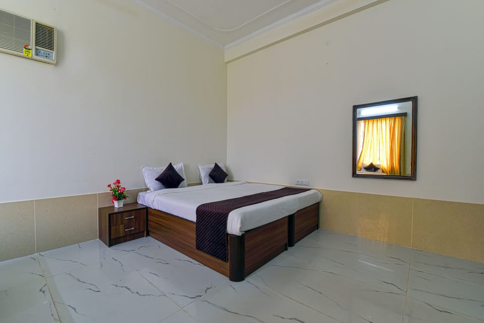 Deluxe Room, Garden View | Desk, WiFi (free)