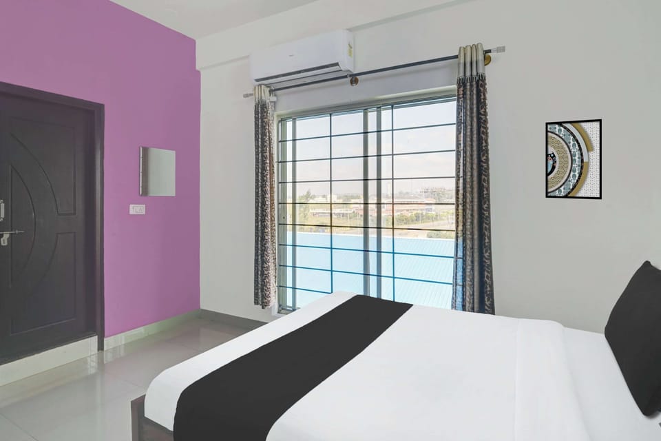 Deluxe Room | Desk, WiFi (free), bed sheets