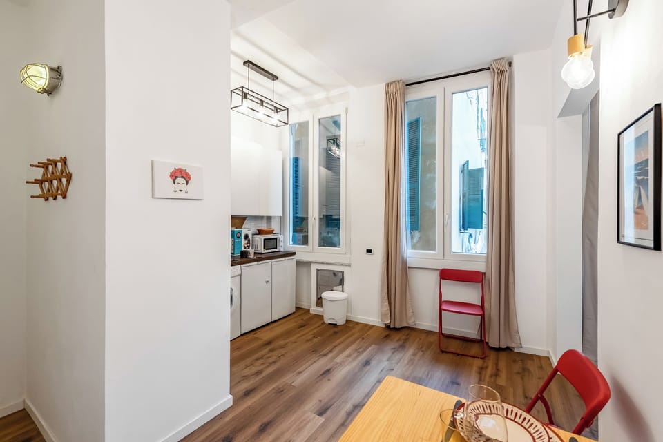 Standard Apartment, 1 Bedroom, Microwave (Old Town Living in historic center &) | Dining