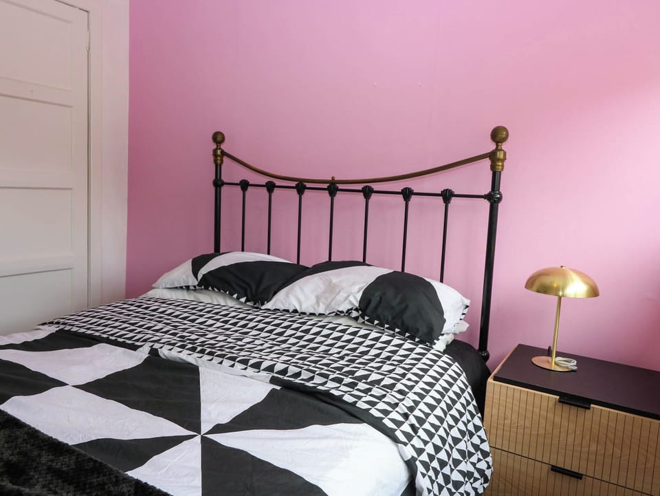 6 Niddrie Marischal Road Cottage in Edinburgh