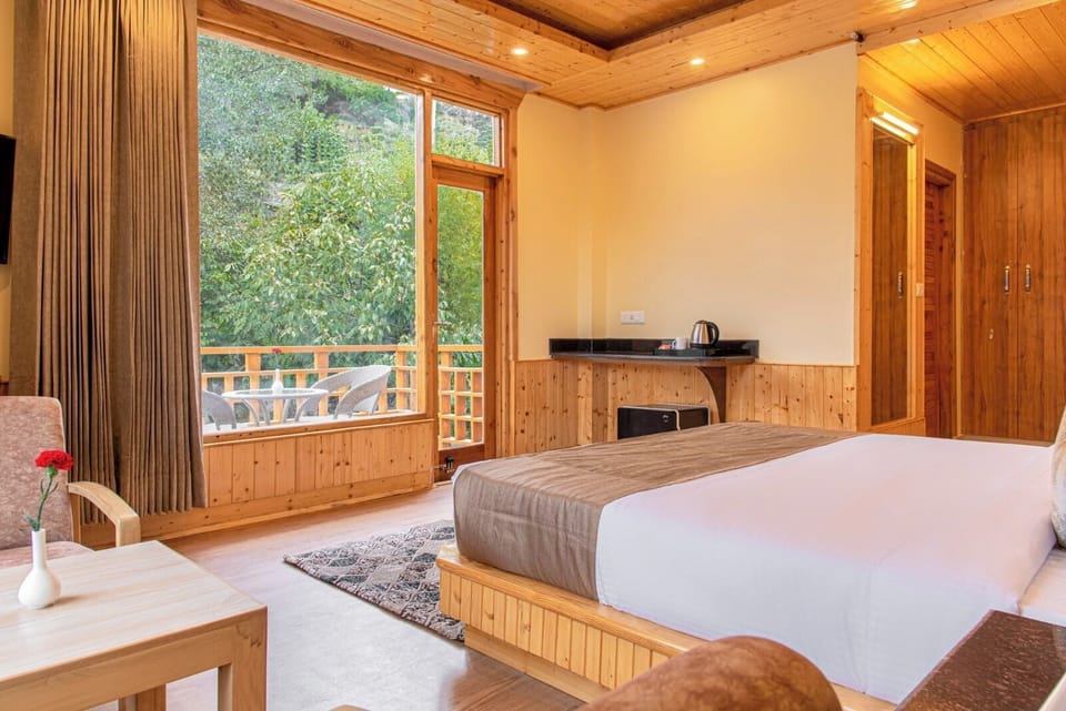 Luxury Room, Balcony, Mountain View | Iron/ironing board, WiFi (free)