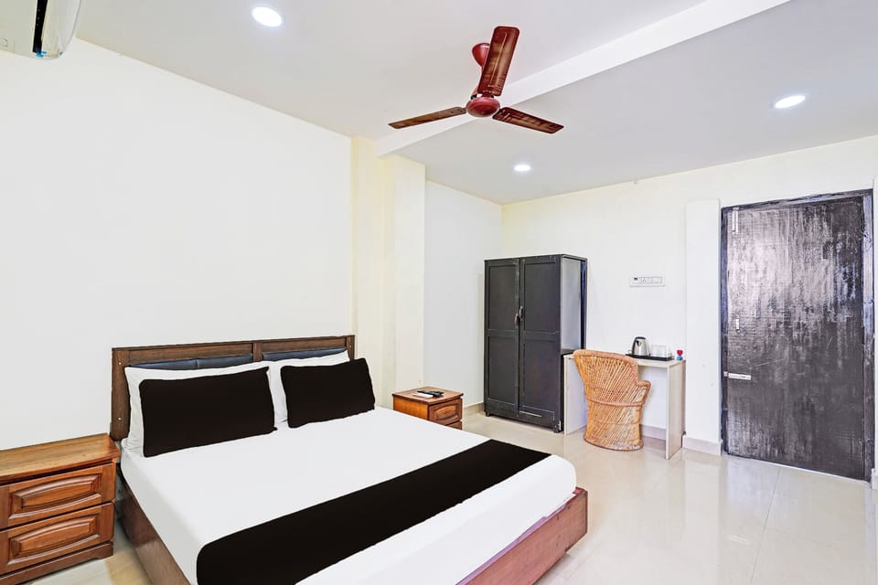 Classic Room | Desk, WiFi (free), bed sheets