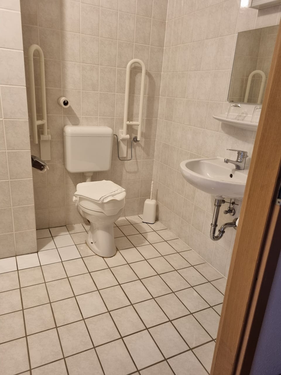 Double Room, Roll-in Shower | Bathroom | Hair dryer, bathrobes, towels, soap