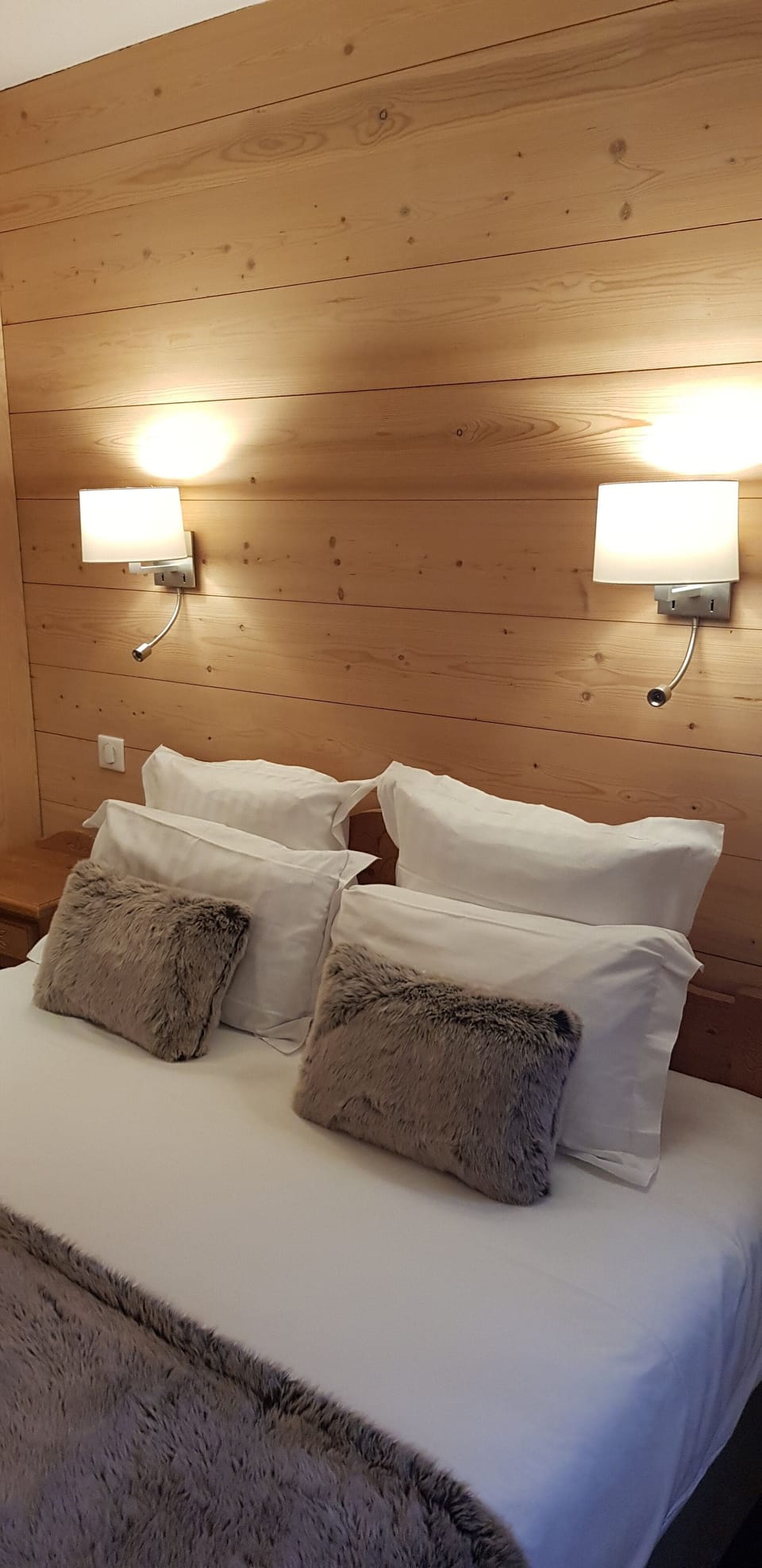 Comfort Double Room | In-room safe, desk, soundproofing, cribs/infant beds