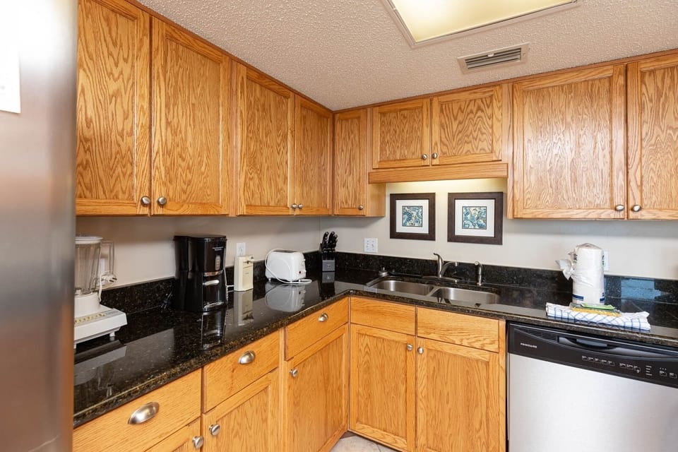 Condo, 1 Bedroom | Private kitchen | Coffee/tea maker, fridge, oven