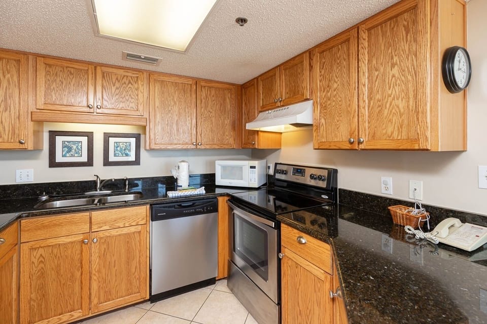 Condo, 1 Bedroom | Private kitchen | Coffee/tea maker, fridge, oven