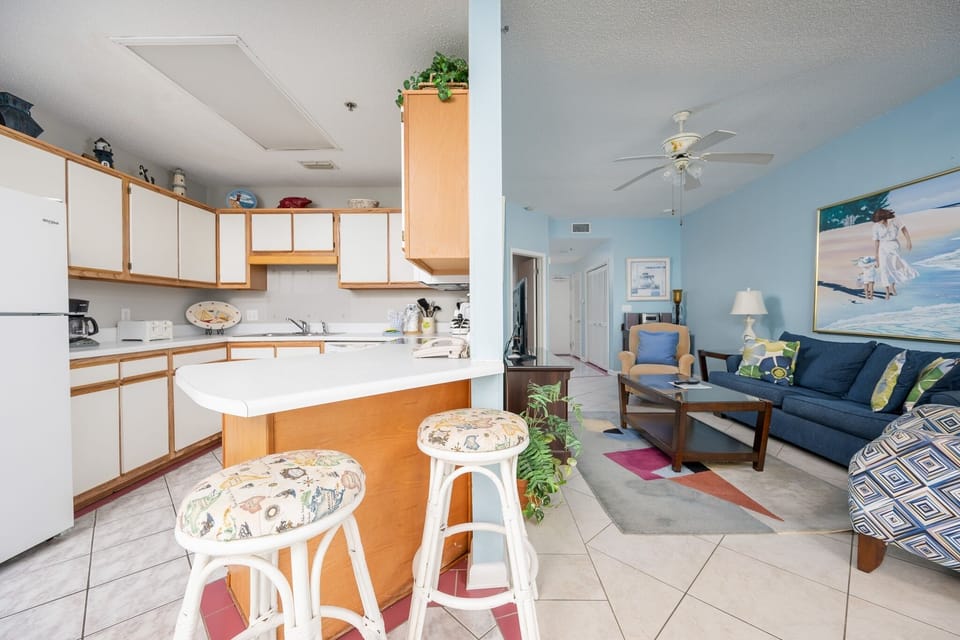 Condo, 1 Bedroom | Living area
