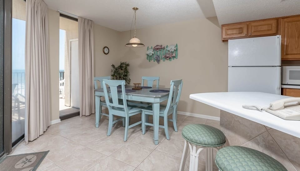 Condo, 1 Bedroom | Dining