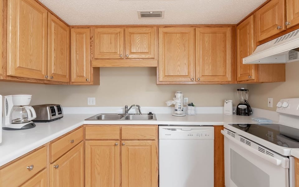 Condo, 1 Bedroom | Private kitchen | Coffee/tea maker, fridge, oven