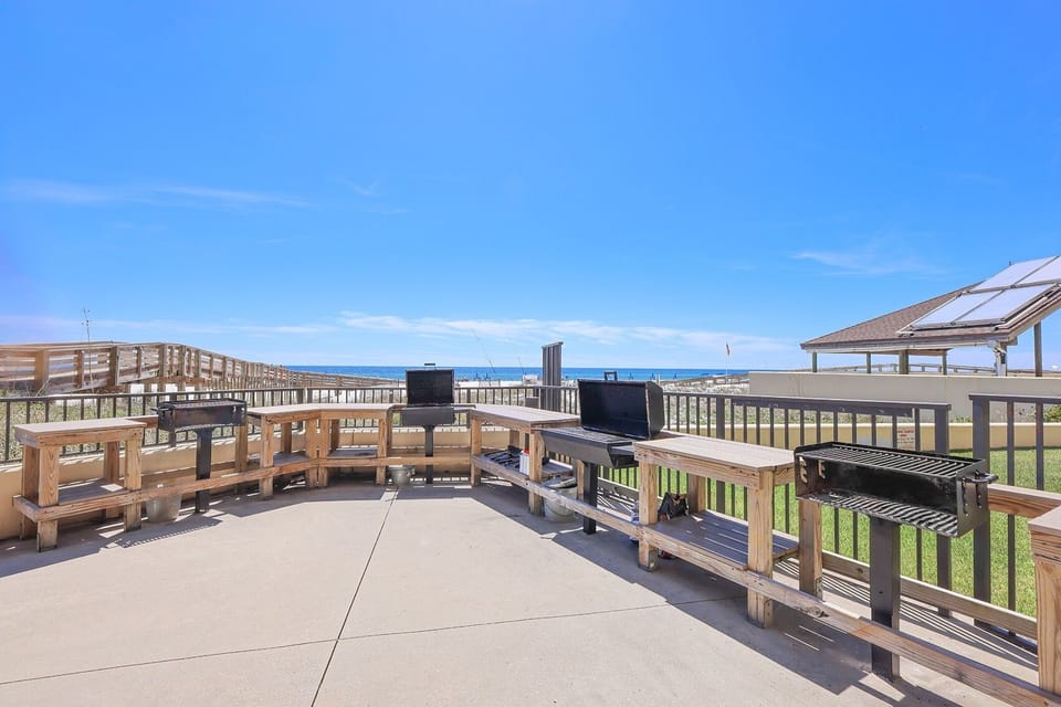 Condo, 1 Bedroom | Outdoor dining