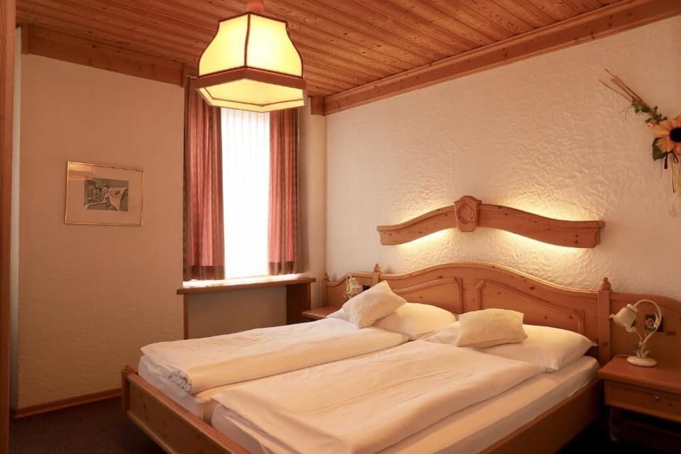 In-room safe, laptop workspace, soundproofing, WiFi (free)